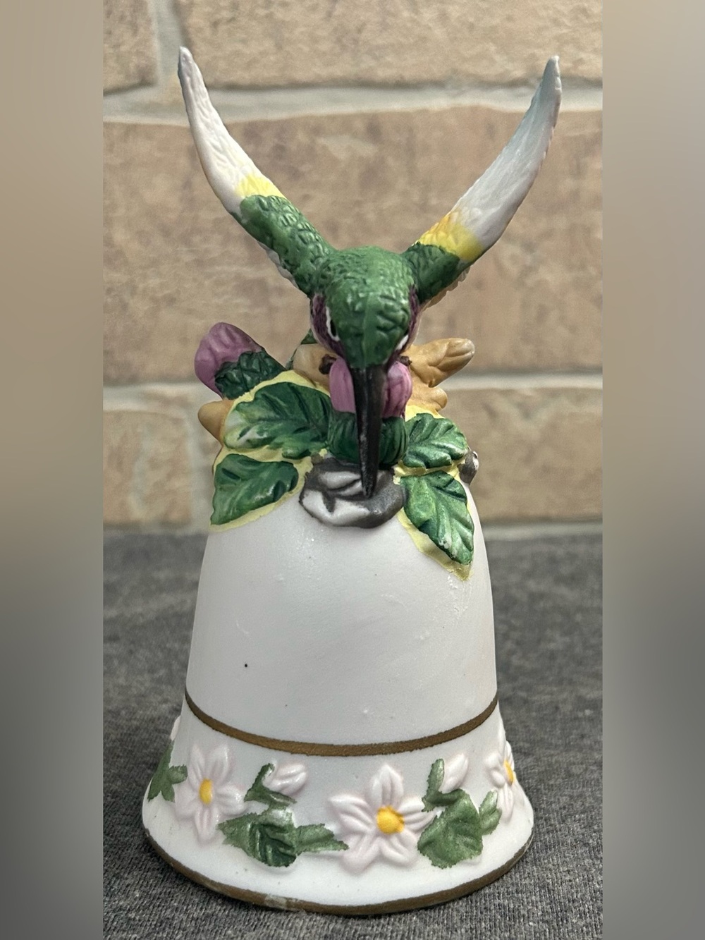 Vintage Classic Treasures Porcelain
Hummingbird Bell